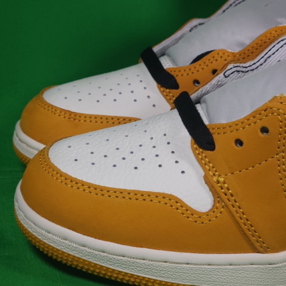 ❌️SOLD❌️ Nike Air Jordan 1 High OG GS- Yellow Ochre Size 4Y/6W - Picture 4 of 8